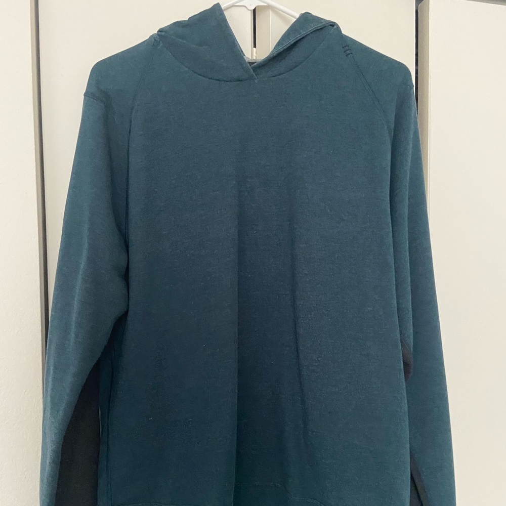 Lulu Lemon Men’s hoodie